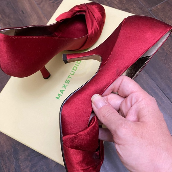 Gorgeous Red Satin Heels 👠 - Picture 6 of 13